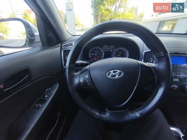 Сірий Хендай i30, об'ємом двигуна 0 л та пробігом 172 тис. км за 6400 $, фото 15 на Automoto.ua
