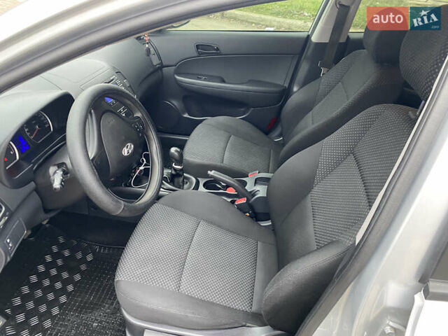 Сірий Хендай i30, об'ємом двигуна 1.6 л та пробігом 87 тис. км за 8200 $, фото 31 на Automoto.ua