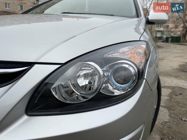 Сірий Хендай i30, об'ємом двигуна 1.6 л та пробігом 87 тис. км за 8200 $, фото 15 на Automoto.ua