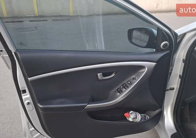 Серый Хендай i30, объемом двигателя 1.6 л и пробегом 147 тыс. км за 11500 $, фото 34 на Automoto.ua