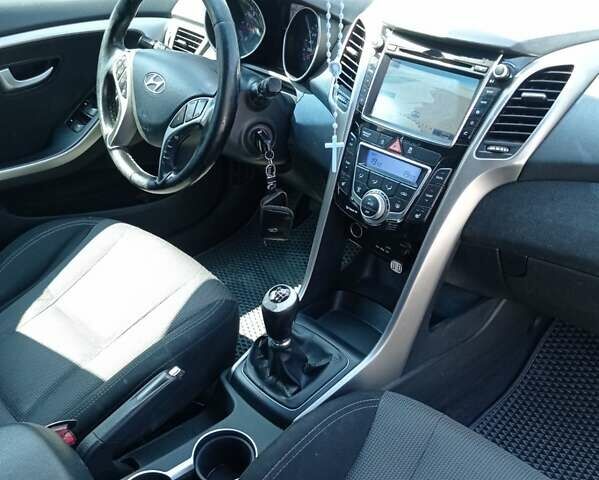 Сірий Хендай i30, об'ємом двигуна 1.6 л та пробігом 280 тис. км за 8250 $, фото 11 на Automoto.ua