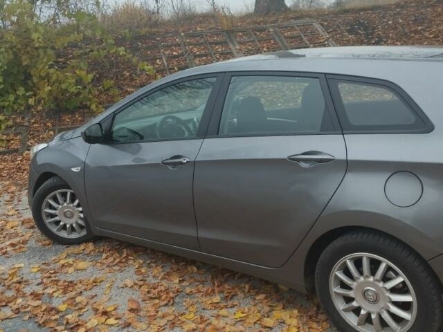 Серый Хендай i30, объемом двигателя 1.4 л и пробегом 350 тыс. км за 5700 $, фото 3 на Automoto.ua