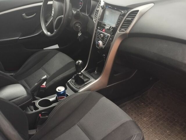 Серый Хендай i30, объемом двигателя 1.4 л и пробегом 350 тыс. км за 5700 $, фото 5 на Automoto.ua