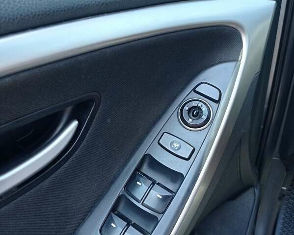 Сірий Хендай i30, об'ємом двигуна 1.6 л та пробігом 280 тис. км за 8250 $, фото 5 на Automoto.ua