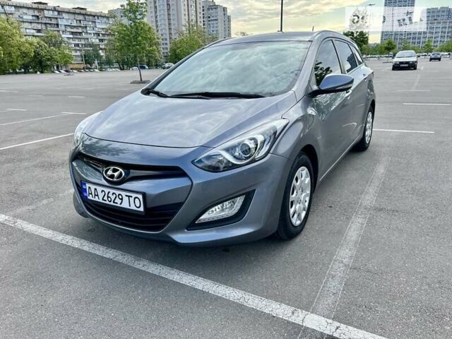 Сірий Хендай i30, об'ємом двигуна 1.58 л та пробігом 185 тис. км за 10800 $, фото 2 на Automoto.ua