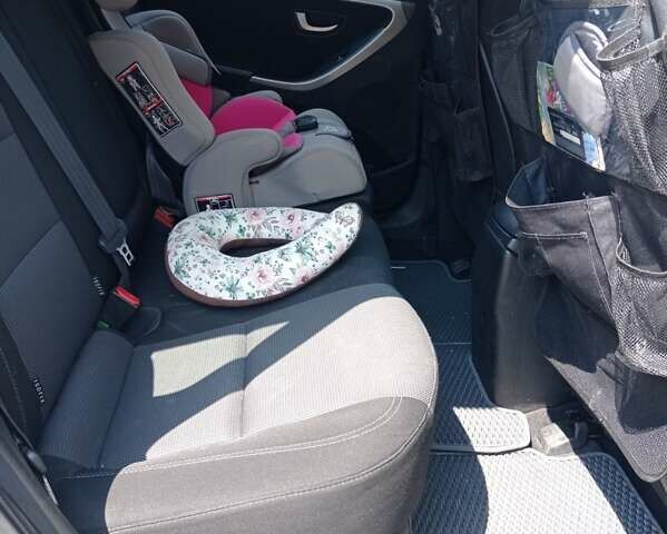 Сірий Хендай i30, об'ємом двигуна 1.6 л та пробігом 280 тис. км за 8250 $, фото 7 на Automoto.ua