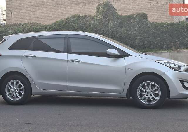 Серый Хендай i30, объемом двигателя 1.6 л и пробегом 147 тыс. км за 11500 $, фото 27 на Automoto.ua