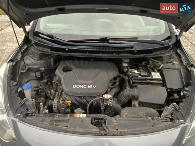 Серый Хендай i30, объемом двигателя 1.6 л и пробегом 107 тыс. км за 8900 $, фото 19 на Automoto.ua
