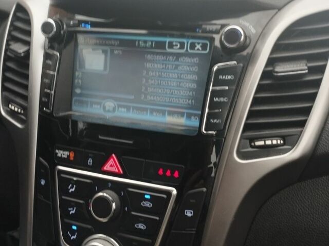 Серый Хендай i30, объемом двигателя 1.4 л и пробегом 350 тыс. км за 5700 $, фото 6 на Automoto.ua