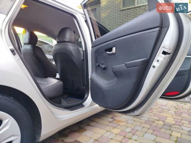 Серый Хендай i30, объемом двигателя 1.4 л и пробегом 203 тыс. км за 7777 $, фото 18 на Automoto.ua