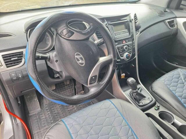 Серый Хендай i30, объемом двигателя 1.4 л и пробегом 262 тыс. км за 7575 $, фото 7 на Automoto.ua