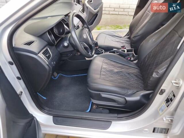 Серый Хендай i30, объемом двигателя 1.4 л и пробегом 203 тыс. км за 7777 $, фото 21 на Automoto.ua