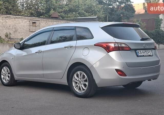 Серый Хендай i30, объемом двигателя 1.6 л и пробегом 147 тыс. км за 11500 $, фото 16 на Automoto.ua