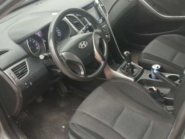 Серый Хендай i30, объемом двигателя 1.4 л и пробегом 350 тыс. км за 5700 $, фото 4 на Automoto.ua