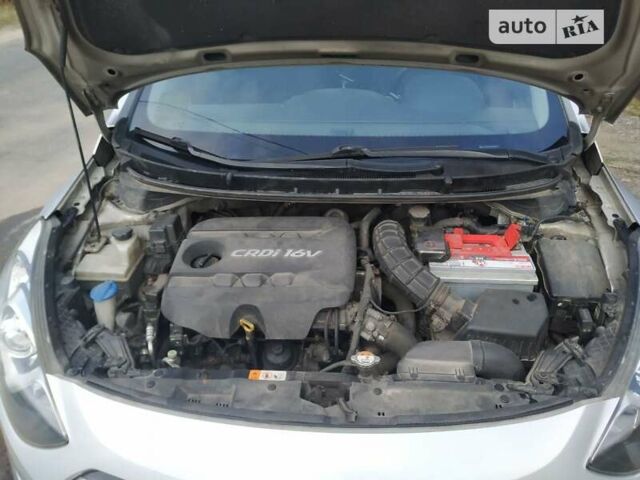 Сірий Хендай i30, об'ємом двигуна 1.58 л та пробігом 259 тис. км за 11999 $, фото 16 на Automoto.ua