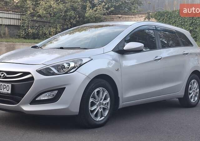 Серый Хендай i30, объемом двигателя 1.6 л и пробегом 147 тыс. км за 11500 $, фото 9 на Automoto.ua