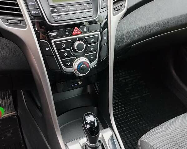 Хендай i30 2013 в Киеве на Automoto.ua Серый Хендай i30, объемом двигателя 1.58 л и пробегом 231 тыс. км за 11500 $, фото 17 на Automoto.ua