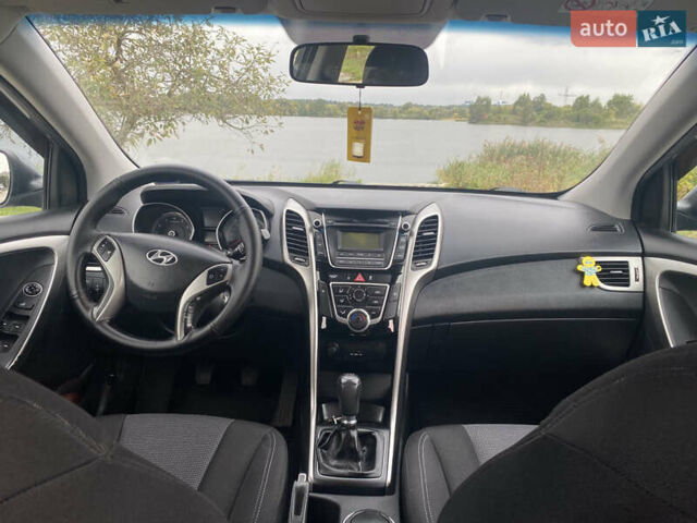 Серый Хендай i30, объемом двигателя 1.6 л и пробегом 107 тыс. км за 8900 $, фото 9 на Automoto.ua
