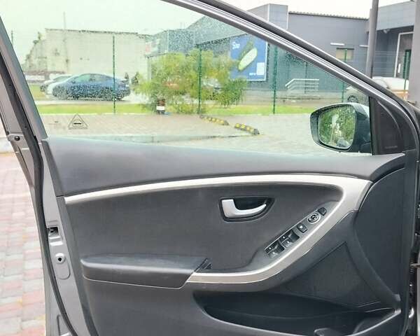 Хендай i30 2013 в Киеве на Automoto.ua Серый Хендай i30, объемом двигателя 1.58 л и пробегом 231 тыс. км за 11500 $, фото 12 на Automoto.ua
