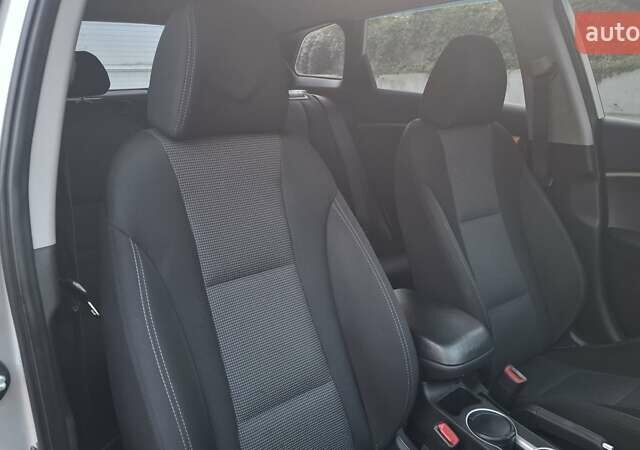 Серый Хендай i30, объемом двигателя 1.6 л и пробегом 147 тыс. км за 11500 $, фото 42 на Automoto.ua