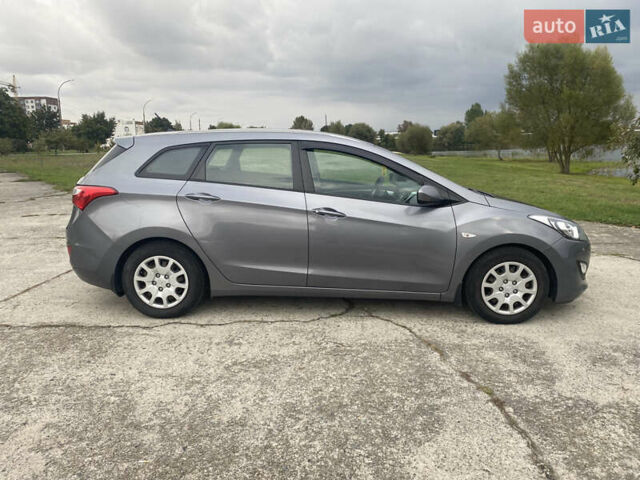Серый Хендай i30, объемом двигателя 1.6 л и пробегом 107 тыс. км за 8900 $, фото 4 на Automoto.ua
