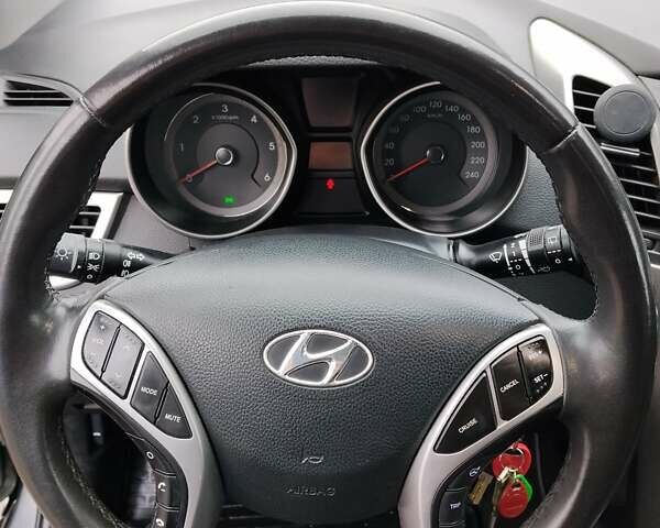 Хендай i30 2013 в Киеве на Automoto.ua Серый Хендай i30, объемом двигателя 1.58 л и пробегом 231 тыс. км за 11500 $, фото 16 на Automoto.ua