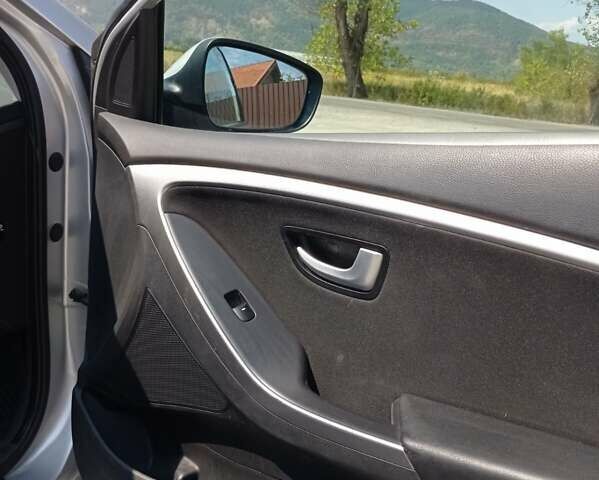 Сірий Хендай i30, об'ємом двигуна 1.6 л та пробігом 280 тис. км за 8250 $, фото 8 на Automoto.ua