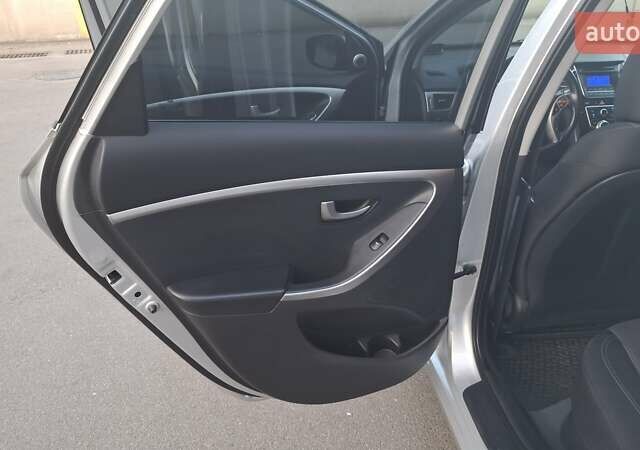 Серый Хендай i30, объемом двигателя 1.6 л и пробегом 147 тыс. км за 11500 $, фото 35 на Automoto.ua