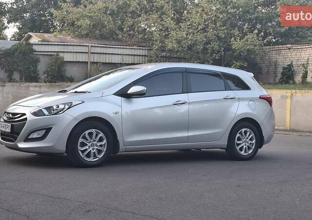 Серый Хендай i30, объемом двигателя 1.6 л и пробегом 147 тыс. км за 11500 $, фото 11 на Automoto.ua