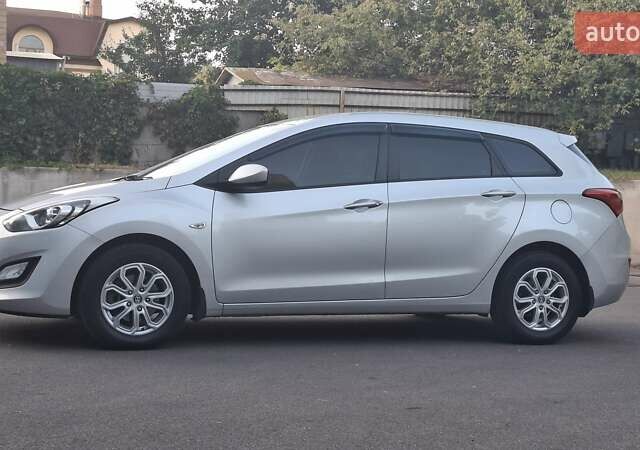 Серый Хендай i30, объемом двигателя 1.6 л и пробегом 147 тыс. км за 11500 $, фото 12 на Automoto.ua