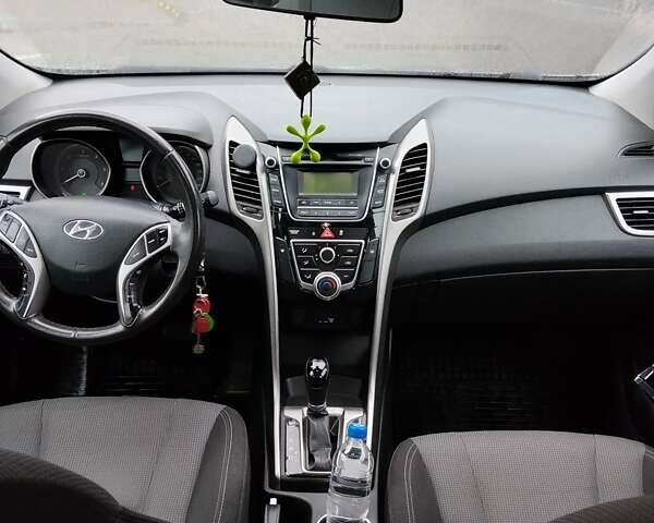 Хендай i30 2013 в Киеве на Automoto.ua Серый Хендай i30, объемом двигателя 1.58 л и пробегом 231 тыс. км за 11500 $, фото 24 на Automoto.ua