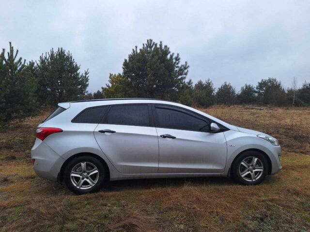 Серый Хендай i30, объемом двигателя 1.4 л и пробегом 262 тыс. км за 7575 $, фото 1 на Automoto.ua