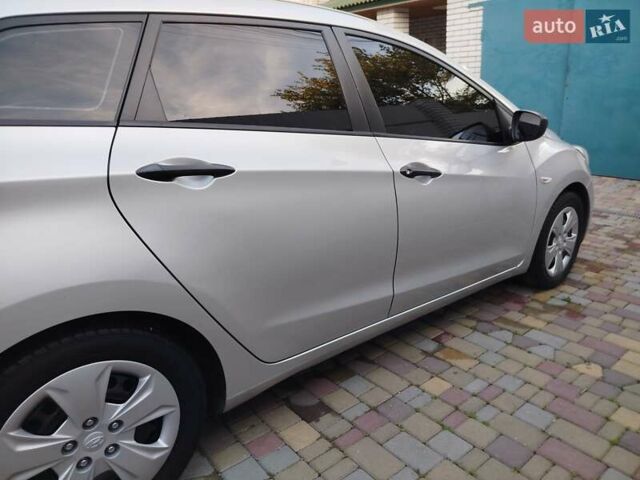 Серый Хендай i30, объемом двигателя 1.4 л и пробегом 203 тыс. км за 7777 $, фото 13 на Automoto.ua