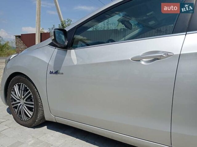 Сірий Хендай i30, об'ємом двигуна 1.6 л та пробігом 280 тис. км за 8250 $, фото 10 на Automoto.ua