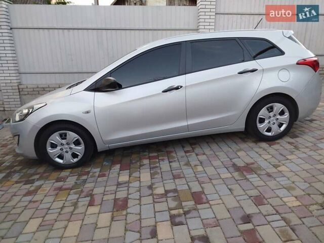 Серый Хендай i30, объемом двигателя 1.4 л и пробегом 203 тыс. км за 7777 $, фото 4 на Automoto.ua