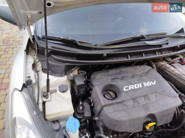 Серый Хендай i30, объемом двигателя 1.4 л и пробегом 203 тыс. км за 7777 $, фото 24 на Automoto.ua