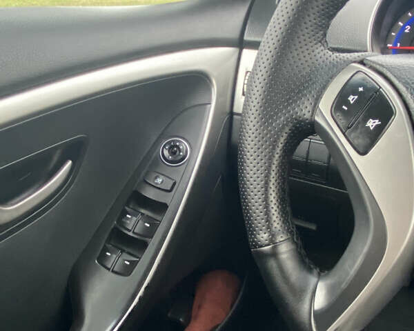 Серый Хендай i30, объемом двигателя 1.6 л и пробегом 107 тыс. км за 8900 $, фото 16 на Automoto.ua
