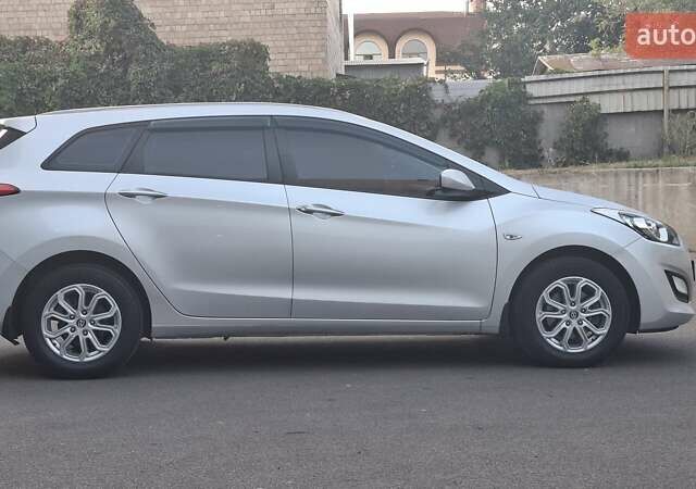 Серый Хендай i30, объемом двигателя 1.6 л и пробегом 147 тыс. км за 11500 $, фото 26 на Automoto.ua