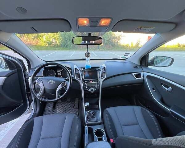 Сірий Хендай i30, об'ємом двигуна 1.58 л та пробігом 190 тис. км за 8999 $, фото 22 на Automoto.ua