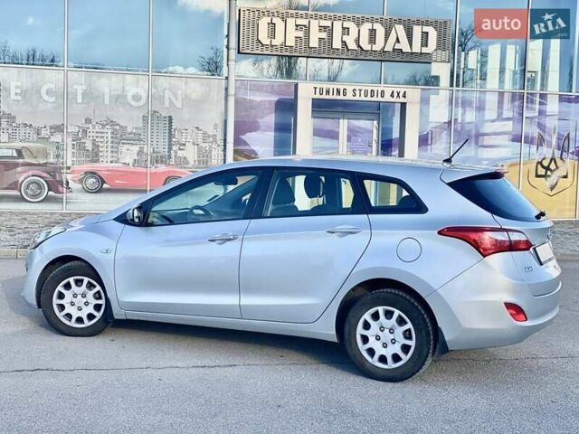 Серый Хендай i30, объемом двигателя 1.4 л и пробегом 179 тыс. км за 7555 $, фото 19 на Automoto.ua