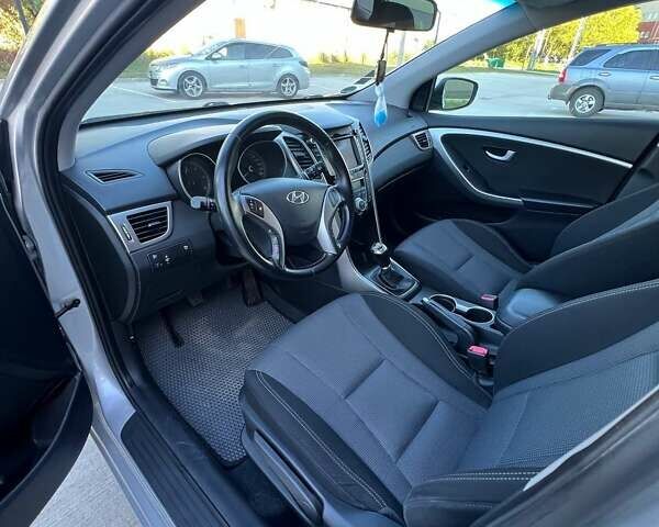 Сірий Хендай i30, об'ємом двигуна 1.58 л та пробігом 190 тис. км за 8999 $, фото 24 на Automoto.ua