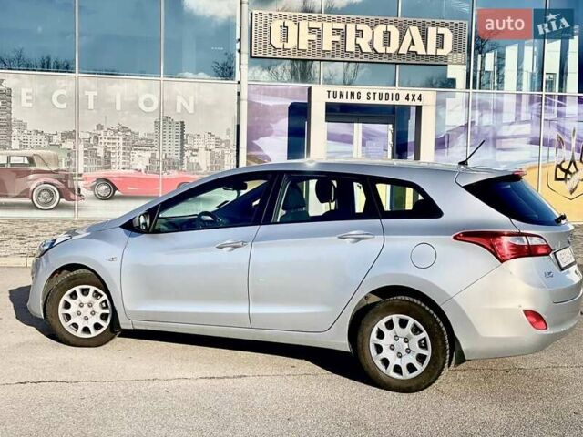 Серый Хендай i30, объемом двигателя 1.4 л и пробегом 179 тыс. км за 7555 $, фото 4 на Automoto.ua