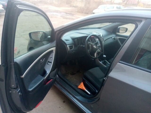 Сірий Хендай i30, об'ємом двигуна 1.6 л та пробігом 161 тис. км за 8700 $, фото 6 на Automoto.ua