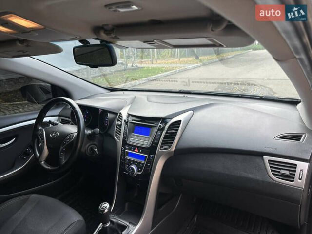 Сірий Хендай i30, об'ємом двигуна 1.58 л та пробігом 150 тис. км за 9800 $, фото 52 на Automoto.ua