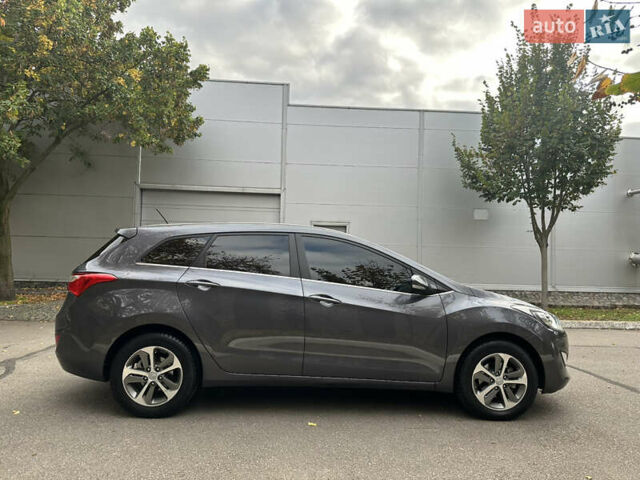 Сірий Хендай i30, об'ємом двигуна 1.58 л та пробігом 150 тис. км за 9800 $, фото 23 на Automoto.ua