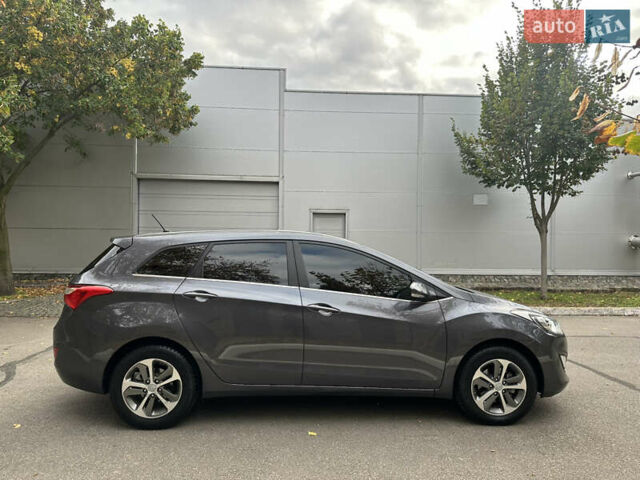 Сірий Хендай i30, об'ємом двигуна 1.58 л та пробігом 150 тис. км за 9800 $, фото 24 на Automoto.ua