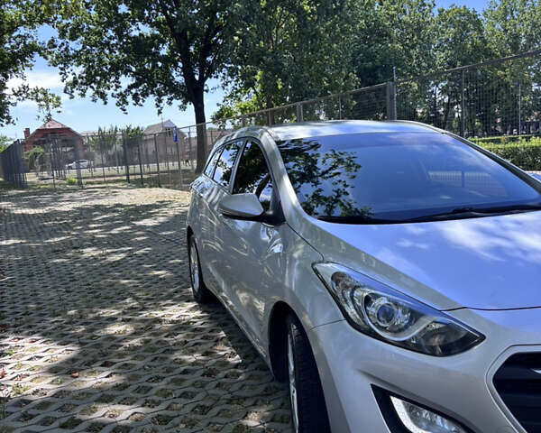 Серый Хендай i30, объемом двигателя 1.58 л и пробегом 250 тыс. км за 10500 $, фото 22 на Automoto.ua