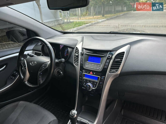Сірий Хендай i30, об'ємом двигуна 1.58 л та пробігом 150 тис. км за 9800 $, фото 53 на Automoto.ua