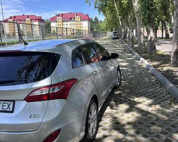 Серый Хендай i30, объемом двигателя 1.58 л и пробегом 250 тыс. км за 10500 $, фото 16 на Automoto.ua