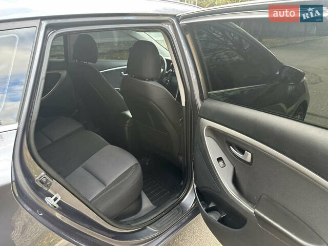 Сірий Хендай i30, об'ємом двигуна 1.58 л та пробігом 150 тис. км за 9800 $, фото 47 на Automoto.ua